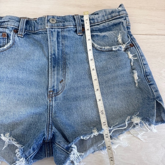 Abercrombie & Fitch Mom Jean Shorts High Rise Distressed Raw Hem Medium Wash 30 - Picture 6 of 7